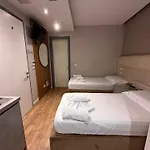 La Oda ve Kahvaltı 3*