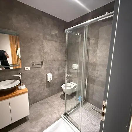 La Bed and Breakfast Τίρανα