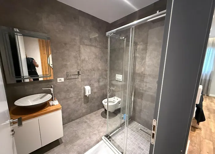 La Oda ve Kahvaltı Tiran