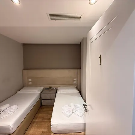La 3* Τίρανα