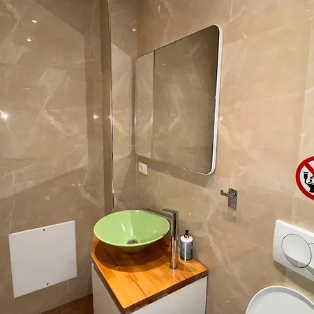 La Bed and Breakfast Τίρανα