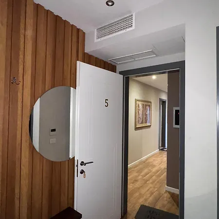 La Bed and Breakfast Τίρανα